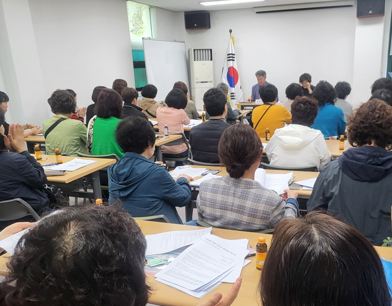 연수구 동춘1동 행정복지센터는 지난 24일 통장자율회 소속 통장들을 대상으로 소양 교육을 진행했다
